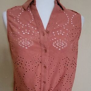 Adrianna Papell Sleeveless Top Eyelet Button-Up Shirt Tie Front Camel Sz. XS $15